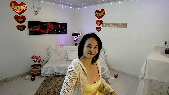 lollita 23  online show from 11, 4, 2026