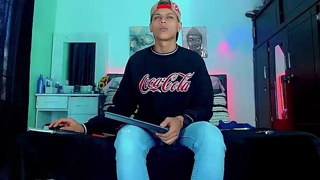 Liamscott  online show from 12, 9, 2025