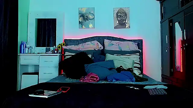 Liamscott  online show from 15, 9, 2025