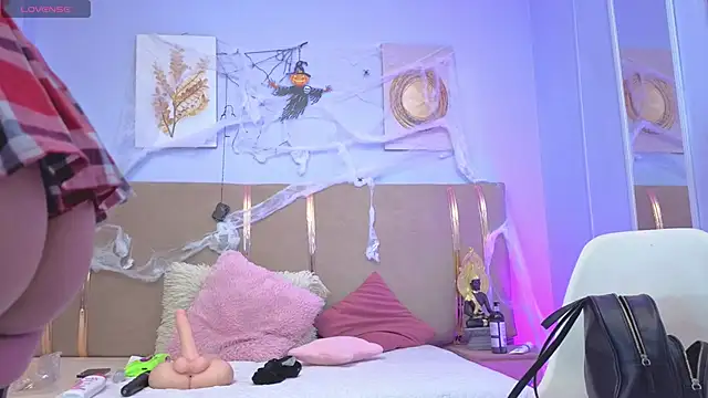 Snapshot of sarah_cruzz_ chatting on 22, 10, 2025 sarah cruzz online show from 22, 10, 2025