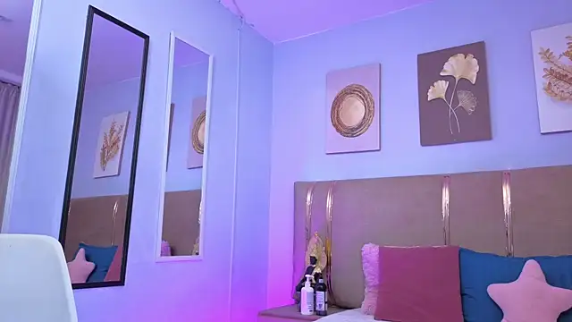 Snapshot of sarah_cruzz_ chatting on 21, 11, 2025 sarah cruzz online show from 21, 11, 2025