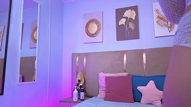 Snapshot of sarah_cruzz_ chatting on 22, 11, 2025 sarah cruzz online show from 22, 11, 2025