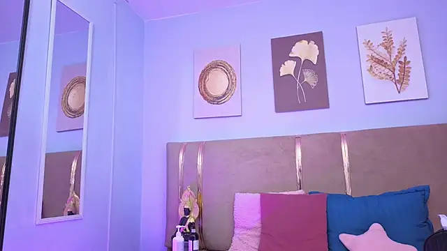 Snapshot of sarah_cruzz_ chatting on 25, 11, 2025 sarah cruzz online show from 25, 11, 2025