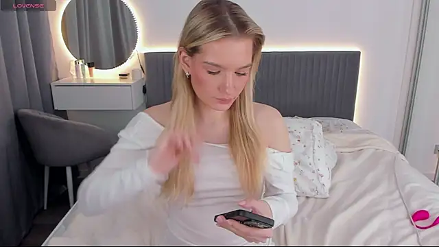 CassieRayss online show from 18, 2, 2025