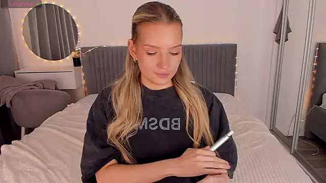 CassieRayss online show from 7, 5, 2026