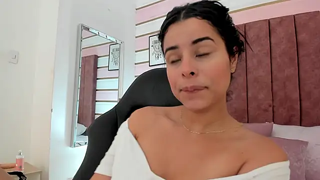 Snapshot of emma_castilloo chatting on 19, 1, 2025 emma castilloo online show from 19, 1, 2025