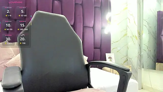 Snapshot of emma_castilloo chatting on 9, 4, 2026 emma castilloo online show from 9, 4, 2026