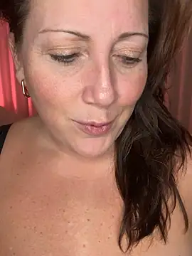 Snapshot of xsexycurvymilf chatting on 13, 1, 2025 xsexycurvymilf online show from 13, 1, 2025