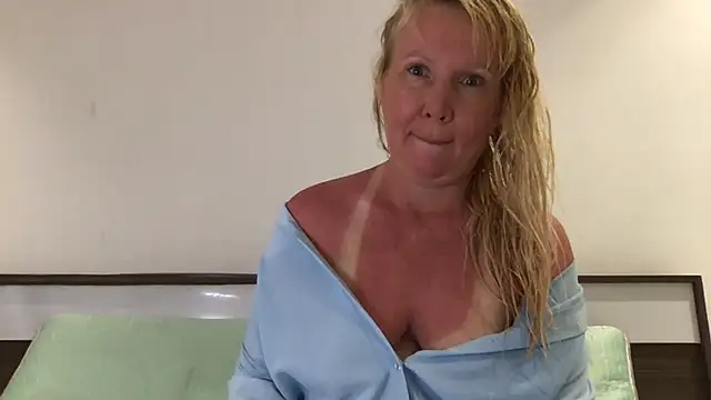 EmmaInLove23 online show from 15, 3, 2025