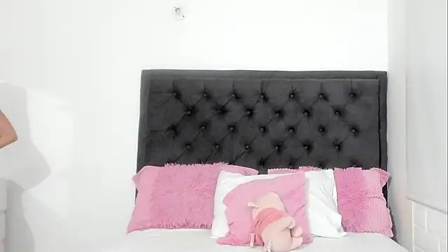 Snapshot of sara_evans02 chatting on 7, 3, 2025 sara evans02 online show from 7, 3, 2025