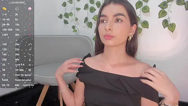 Coralinee 01 online show from 7, 12, 2024