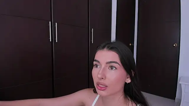 Coralinee 01 online show from 11, 1, 2025