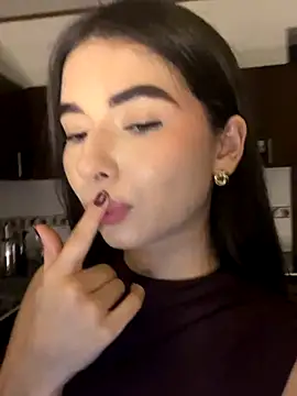 Coralinee 01 online show from 26, 11, 2025