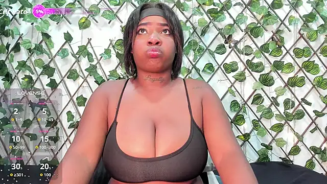 Snapshot of AlondraFerri1 chatting on 4, 12, 2025 AlondraFerri1 online show from 4, 12, 2025