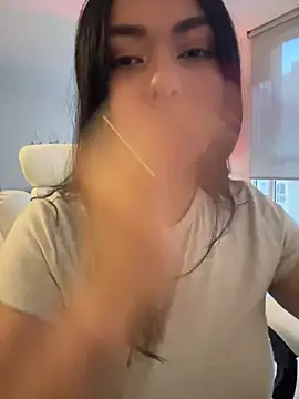 Snapshot of PetitLumiere chatting on 31, 12, 2024 PetitLumiere online show from 31, 12, 2024