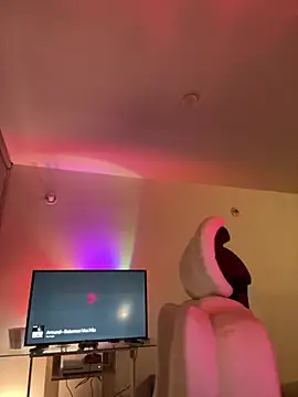 Snapshot of PetitLumiere chatting on 28, 1, 2025 PetitLumiere online show from 28, 1, 2025