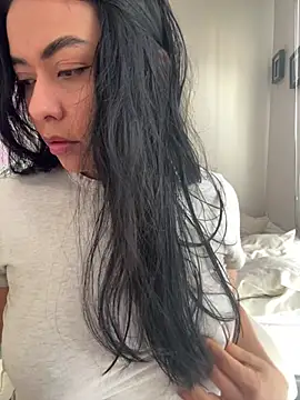 Snapshot of PetitLumiere chatting on 2, 2, 2025 PetitLumiere online show from 2, 2, 2025