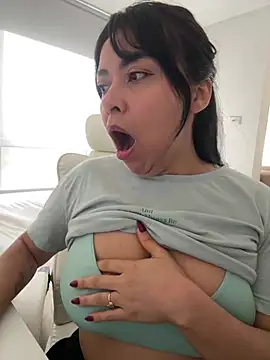 Snapshot of PetitLumiere chatting on 7, 3, 2025 PetitLumiere online show from 7, 3, 2025