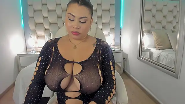 Snapshot of Helleamazing chatting on 8, 12, 2024 Helleamazing online show from 8, 12, 2024