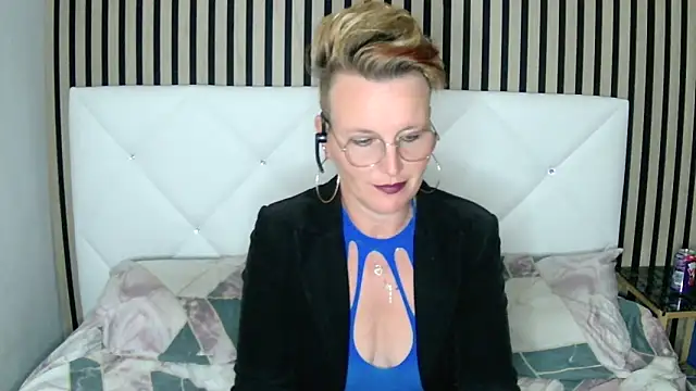 xxNoeliaxx online show from 7, 1, 2025