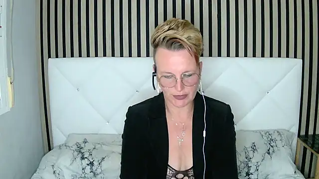 xxNoeliaxx online show from 12, 1, 2025