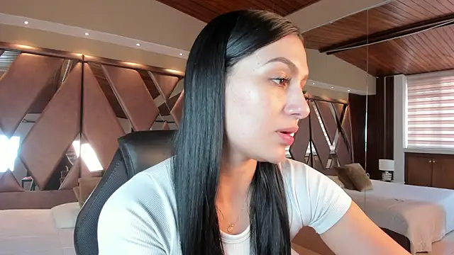 Snapshot of carina_rossi chatting on 2, 10, 2025 carina rossi online show from 2, 10, 2025