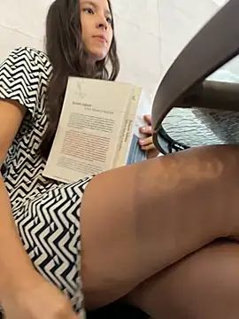 Snapshot of LittleDoll___ chatting on 6, 1, 2025 LittleDoll online show from 6, 1, 2025