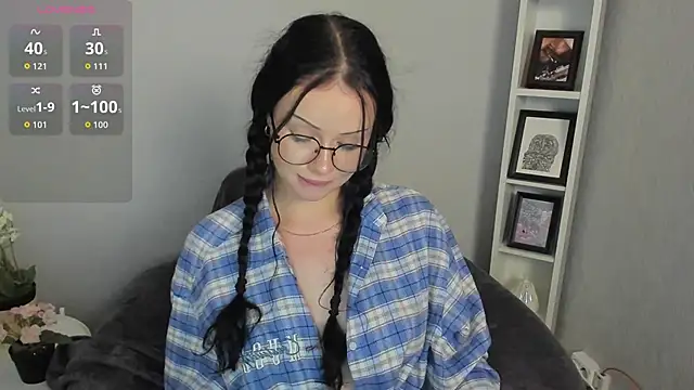 Lori  Hell online show from 18, 6, 2026