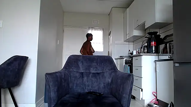 Snapshot of officialkhakes_za chatting on 5, 1, 2025 officialkhakes za online show from 5, 1, 2025