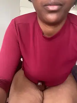 Snapshot of officialkhakes_za chatting on 30, 10, 2025 officialkhakes za online show from 30, 10, 2025