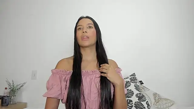 Snapshot of rouse_4 chatting on 8, 11, 2025 rouse 4 online show from 8, 11, 2025