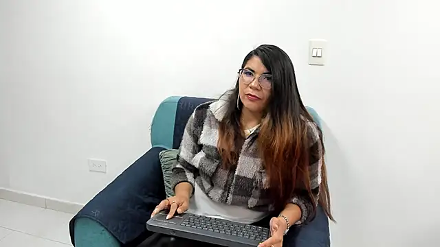 Luna Dumont online show from 6, 3, 2025