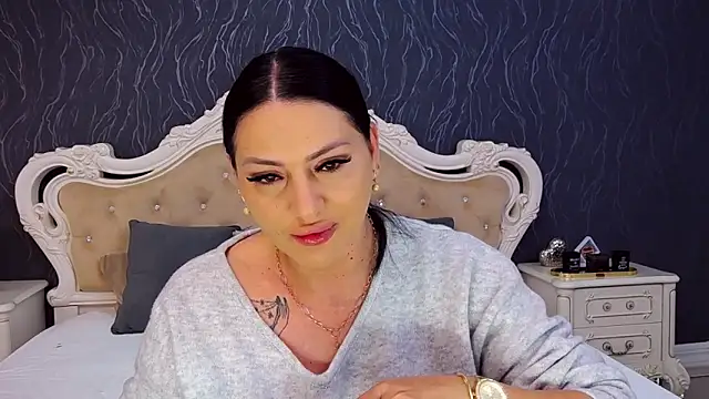 Snapshot of Lauren_Saint chatting on 6, 11, 2025 Lauren Saint online show from 6, 11, 2025