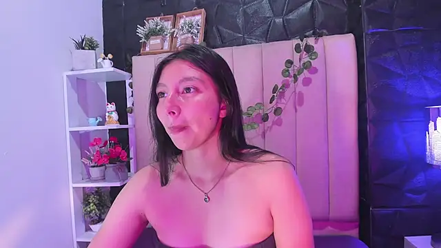 Snapshot of kendall_saenz chatting on 5, 12, 2025 kendall saenz online show from 5, 12, 2025