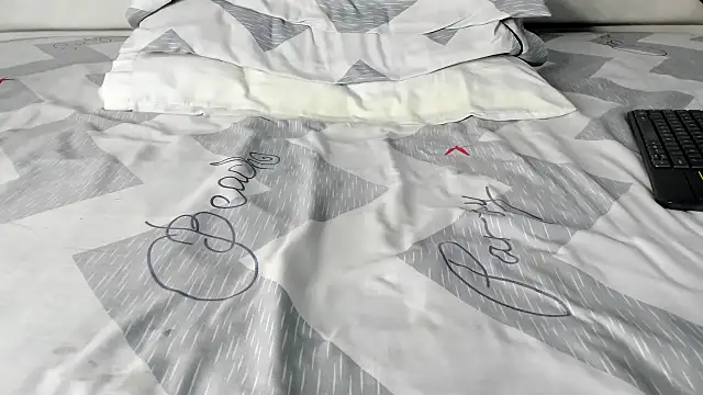 Snapshot of maybelline69 chatting on 21, 10, 2025 maybelline69 online show from 21, 10, 2025