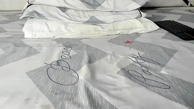 Snapshot of maybelline69 chatting on 21, 10, 2025 maybelline69 online show from 21, 10, 2025