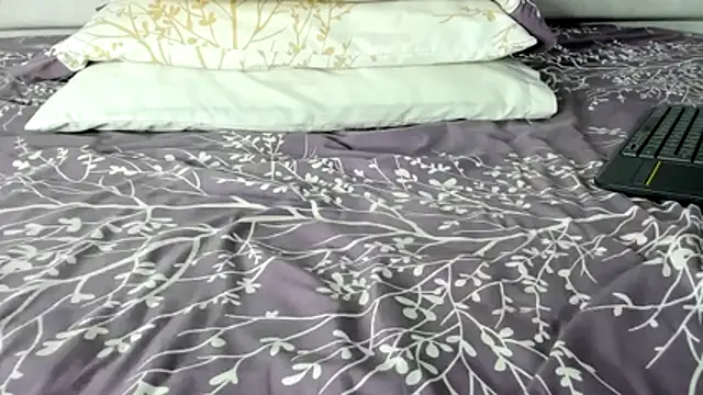 Snapshot of maybelline69 chatting on 17, 11, 2025 maybelline69 online show from 17, 11, 2025