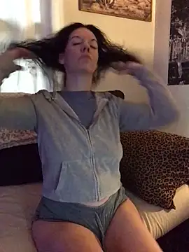 Snapshot of SidneyRaee chatting on 21, 10, 2025 SidneyRaee online show from 21, 10, 2025