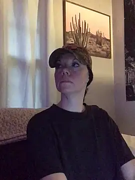 Snapshot of SidneyRaee chatting on 28, 10, 2025 SidneyRaee online show from 28, 10, 2025