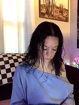 Snapshot of SidneyRaee chatting on 12, 11, 2025 SidneyRaee online show from 12, 11, 2025