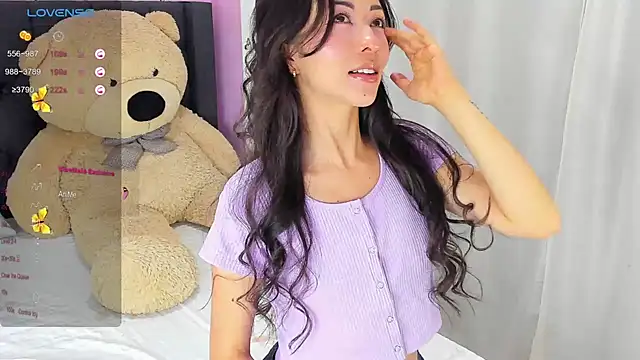 Snapshot of SophiaLiu chatting on 1, 2, 2025 SophiaLiu online show from 1, 2, 2025