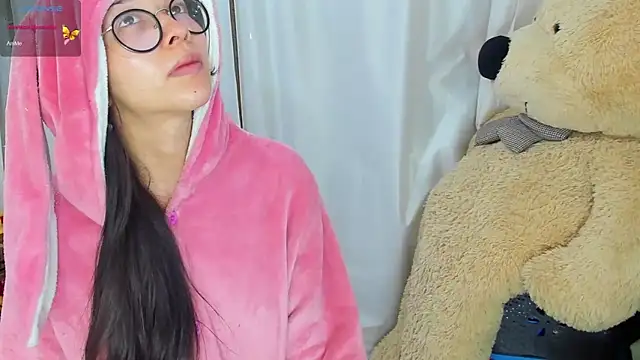 Snapshot of SophiaLiu chatting on 12, 2, 2025 SophiaLiu online show from 12, 2, 2025