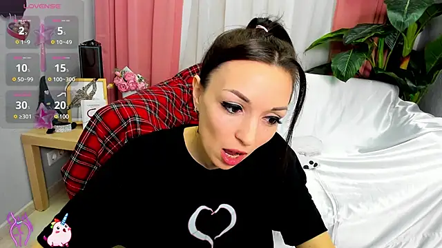 Snapshot of jessica_tiny chatting on 14, 2, 2025 jessica tiny online show from 14, 2, 2025