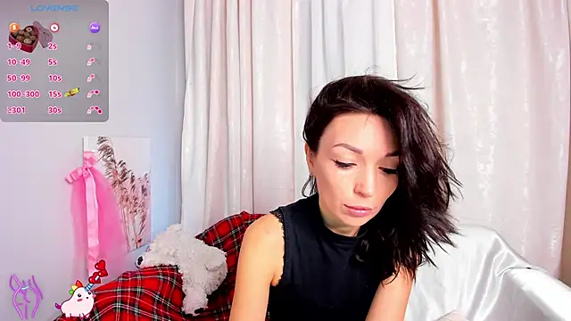 Snapshot of jessica_tiny chatting on 14, 10, 2025 jessica tiny online show from 14, 10, 2025