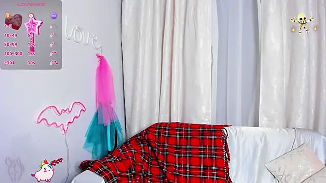 Snapshot of jessica_tiny chatting on 10, 11, 2025 jessica tiny online show from 10, 11, 2025