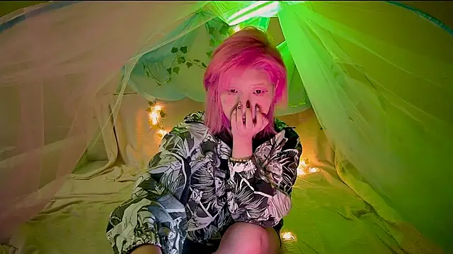 Snapshot of Akemilun chatting on 1, 11, 2025 Akemilun online show from 1, 11, 2025