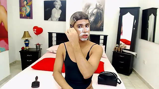 Snapshot of VeronicaReynolds chatting on 18, 12, 2024 VeronicaReynolds online show from 18, 12, 2024