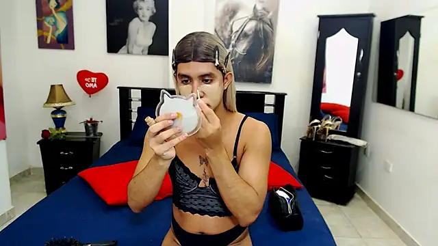 Snapshot of VeronicaReynolds chatting on 9, 1, 2025 VeronicaReynolds online show from 9, 1, 2025