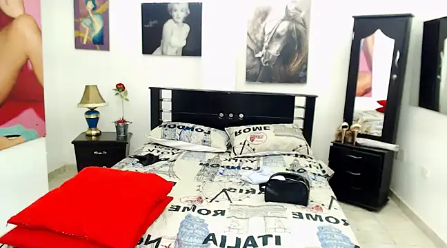 Snapshot of VeronicaReynolds chatting on 9, 3, 2025 VeronicaReynolds online show from 9, 3, 2025