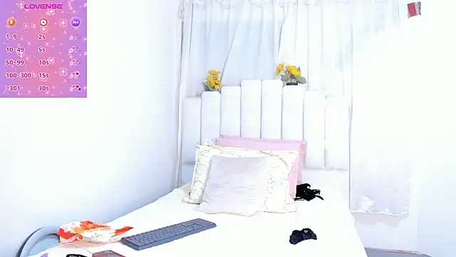 Snapshot of RoxannaBlanche chatting on 18, 9, 2025 RoxannaBlanche online show from 18, 9, 2025